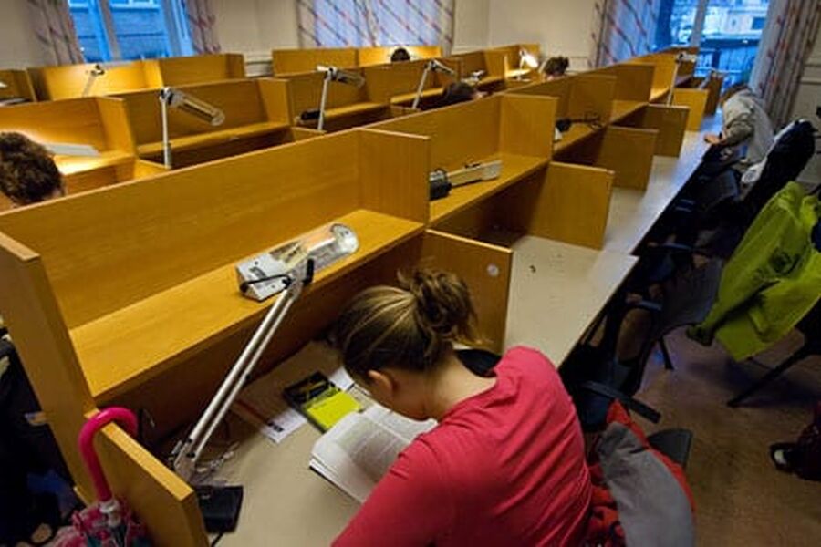 Studentpolitikerne er oppgitt over resultatene som kom fram etter at prøver av luften i seks lesesaler og to kontorer ble analysert på oppdrag fra Studvest. Foto:studvest.