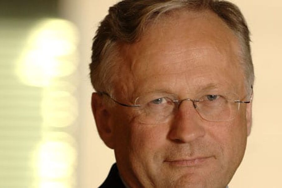 - Skjer det noe i Asia, Kina eller i andre store råvareforbrukere blir vi også rammet. Vi må få tilbake glimt av forsiktighet i økonomien, presiserte sentralbanksjefen.