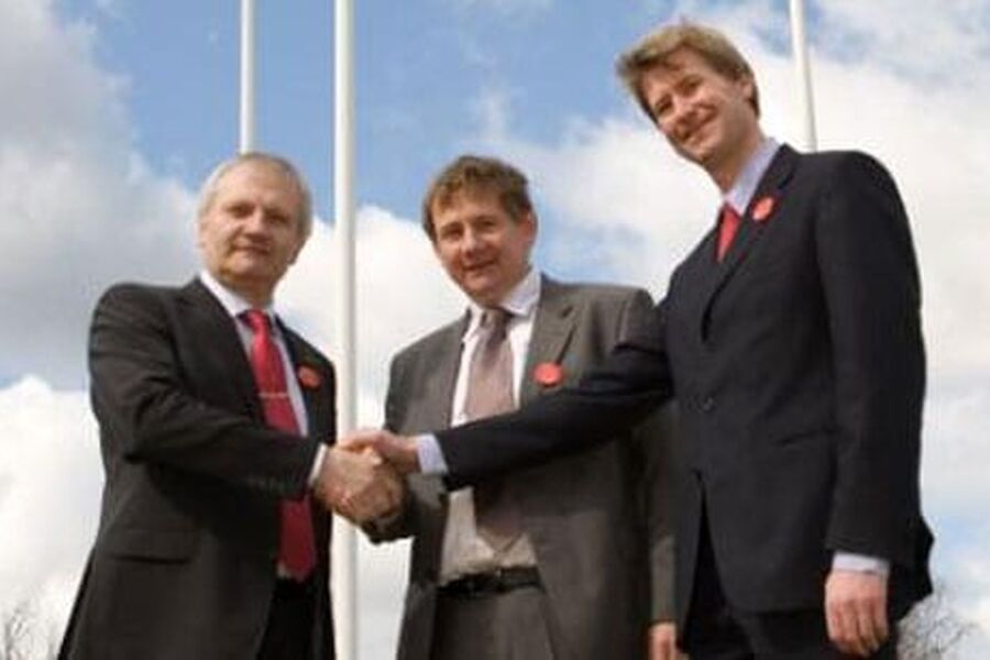 På bildet fra venstre: Gerteric Lindquist, Adm. dir og Konsernleder for NIBE Industrier AB,Daniel M Kristensen, Adm. dir. ABK AS, Gunnar Solem: Salgs- og Markedsdirektør ABK AS.