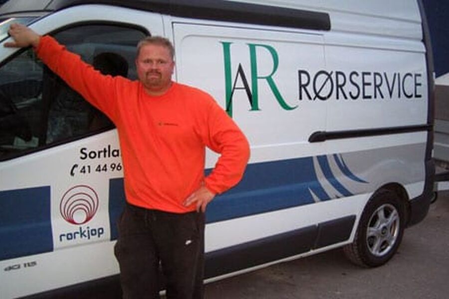 Jørn Arve Røe driver alene som rørlegger på Sortland og det er han tilfreds med.Han påpeker også at det for han er viktig å være medlem av NRL.- Nå kan jeg få hjelp og assistanse på områder hvor jeg tidligere ikke hadde nødvendig kompetanse sier Jørn Røe.