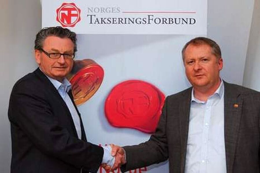 Arne M. Støbakk i Norges Takseringsforbund og Jan Harald Narum i SEEN går sammen om landsdekkende energimerketjenester.