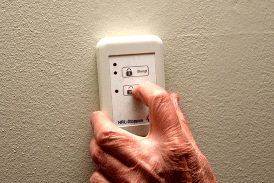 NRL-stoppen består av tre enkle deler; en elektronisk stoppekran, en radiostyrt stikkontakt, som styrer stoppekrana og en batteridreven bryter for fjernstyring av anlegget.