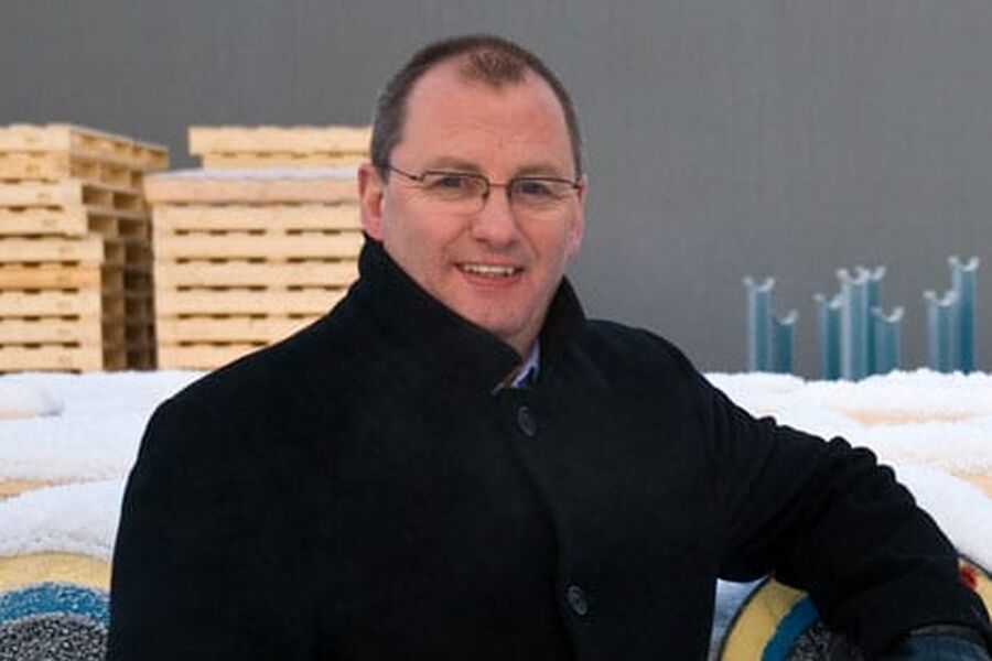 Daglig leder i Isoterm AS, Geir Kåre Kroken opplever gode dager. Vannrør med varmekabler selges unna i rekordfart på grunn av kulda.