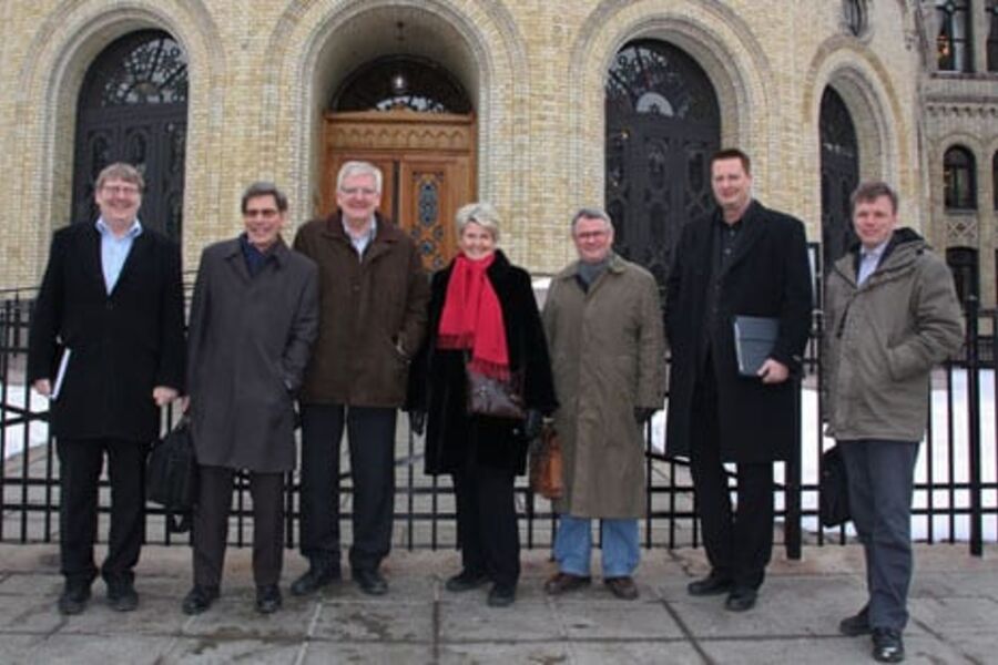 Fra venstre: Olav Dagsleth,Fagsjef, Maler- og byggtapetsermestrenes landsforbunund,Ole Larmerud, Teknisk direktør, Norske Rørleggerbedrifters Landsforening  VVS,Frank Ivar Andersen, Daglig leder, Byggmesterforbundet, Elenor Holter Forbundsleder, dysleksiforbundet, Rolf Tollefsen, Norsk murermesteres landsforbund, Øivind Ørnevik,Fagkonsulent, Byggmesterforbundet Espen Schønfeldt,Seniorkonsulent, dysleksiforbundet