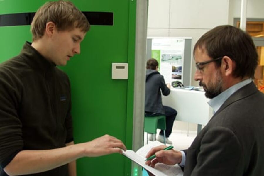 Utviklingsingeniør Kim Espen Nyhus (t.v.) og daglig leder i OptoSense Terje Hanserud.