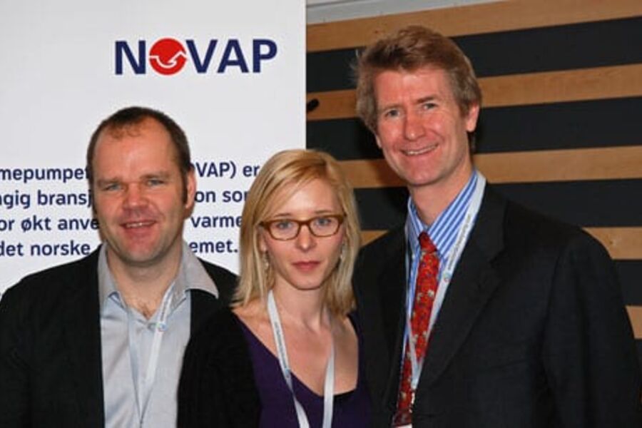 Tre glade arrangører: Bård Baardsen, daglig leder av Norsk Varmepumpeforening, hans kollega Ingrid Røeggen, og styreformann Gunnar Solem.