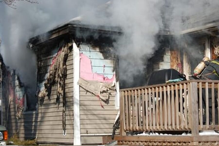 Store skader kan skje ved bruk av varmepistol for å tine opp frosne vannrør.