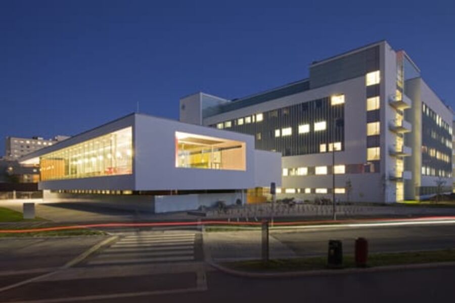 Juryen har lagt vekt på at Akershus Universitetssykehus i Oslo er et av Europas mest moderne sykehus. Foto Arkitektfirma C. F. Møller Norge AS