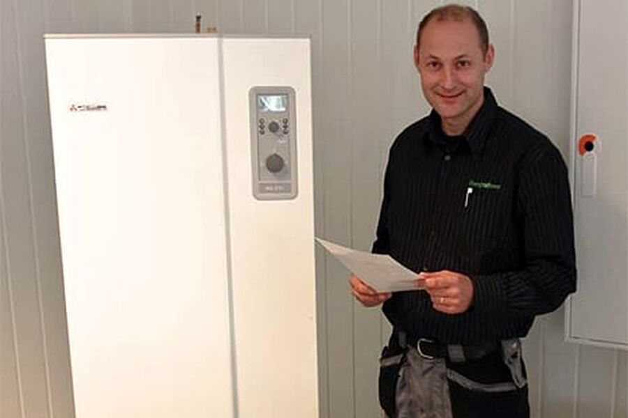 Varmeteknikk Norge leverer varmepumper fra Mitsubishi Heavy Industries. Tom Tomai er ekspert og kundesupport på kuldeprodukter.