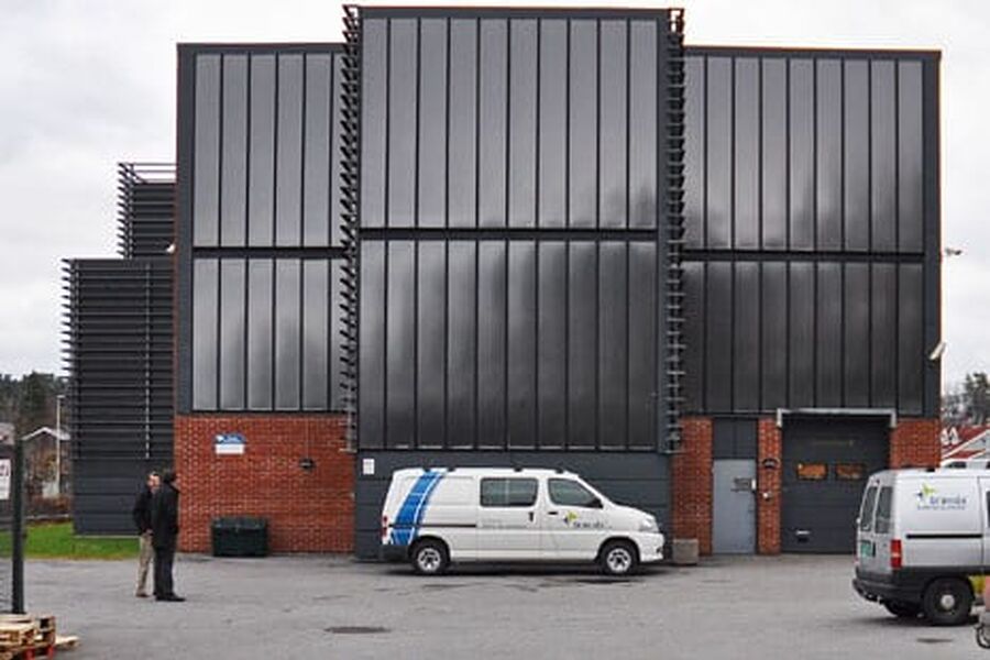 Disse solpanelene ga aldri varme. Solarnor-systemet ble stengt etter tre måneders drift, og har siden aldri vært i funksjon.