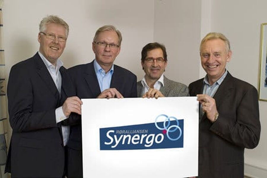 Her har vi noen sentrale personer i Røralliansen Synergo AS samlet, f.v. Daglig leder Erik Skar, Bademiljø AS, Styreformann Erik B. Dye, Bademiljø AS, Styreformann Jarle Aune, Norsk Rørallianse AS og Daglig leder Steinar Kjærstad, Norsk Rørallianse AS.