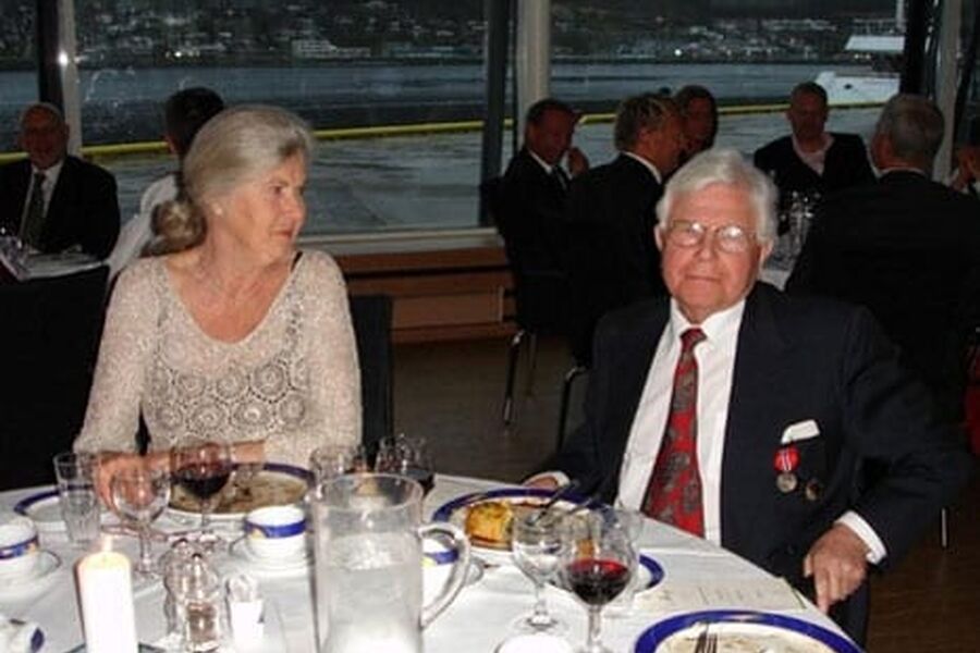 Lyder med sin kone, Lisen.