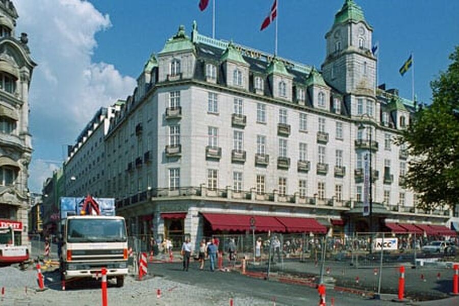 Regjeringens gavepakke i forbindelse med finanskrisen ble åpnet ved begynnelsen av 2009.Krisepakken har dempet nedgangen men hittil er det bare 10  15 prosent av pengene som er brukt.