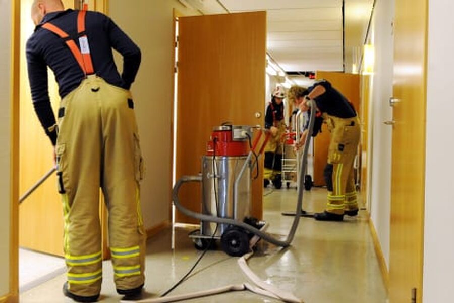 Vannstoppere gjør nytten sin, men er ingen løsning. De aller fleste skader skjer i avløpsrørene, påpeker Säker Vatten - VVS-fabrikantenes Råd i Sverige.