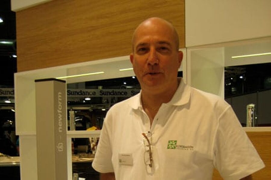 Daglig leder i Korsbakken Trading, Arne Korsbakken er fornøyd med at selskapet selger flere kraner en tidligere, selv om prisene er noe lavere.