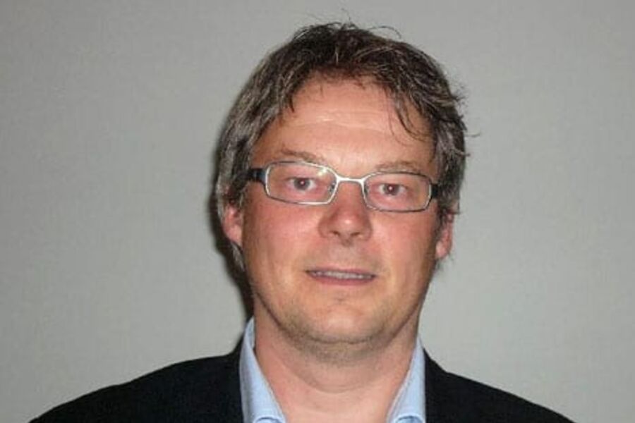 Steinar Holm kommer fra AF Gruppen hvor han har vært Regionsdirektør i AF Energi & Miljøteknikk AS siden 2006.