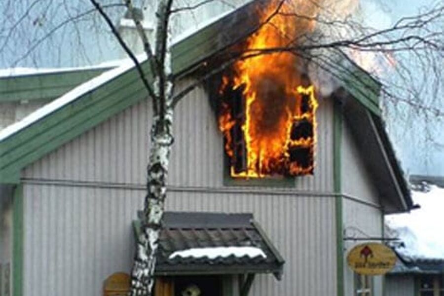 Hadde brannmannskapet hatt tilgang til et loftanlegg med hurtigkobling som vist i bildet lenger ned i artikkelen, ville de hatt umiddelbar tilgang til å kontrollere og slokke brannen på loftet, og forhindre spredning av brannen.