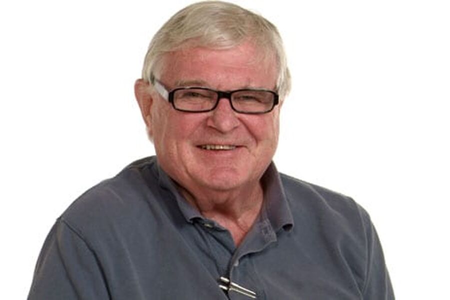 Gaute ble sivilingeniør fra NTH i 1963 og begynte hos Borgen & Conradi AS, den gang et velkjent rådgivende ingeniørfirma.