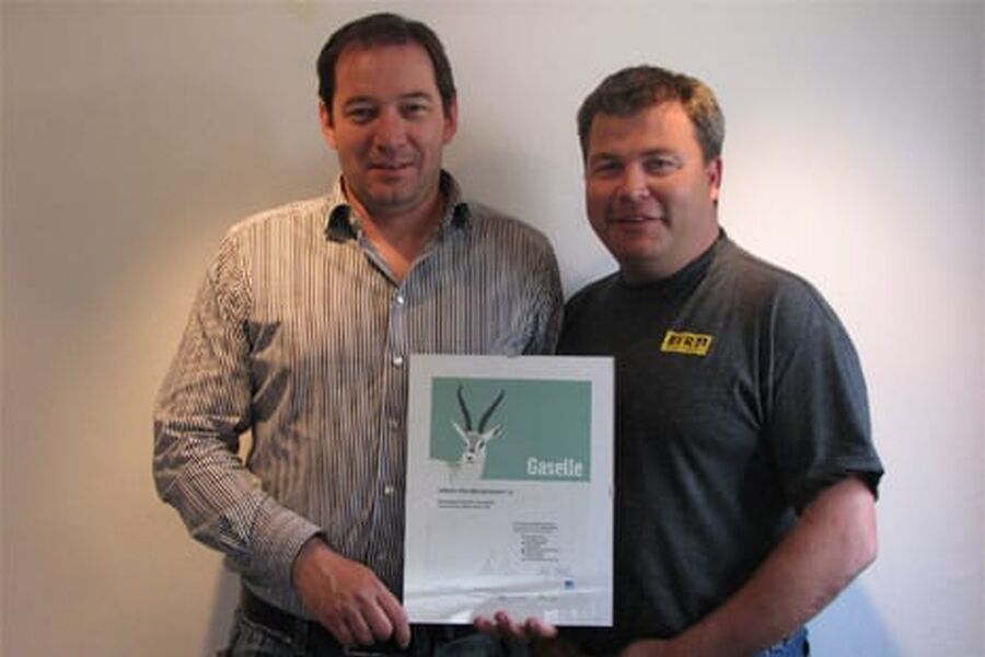 - Vi har faktisk oppnådd å bli tildelt tre gasellediplomer, sier Helge Skogstad (tv) og Roger Taaje. Veksten i bedriften tilsier ytterlige et diplom i år. Foto: Pressebase.no