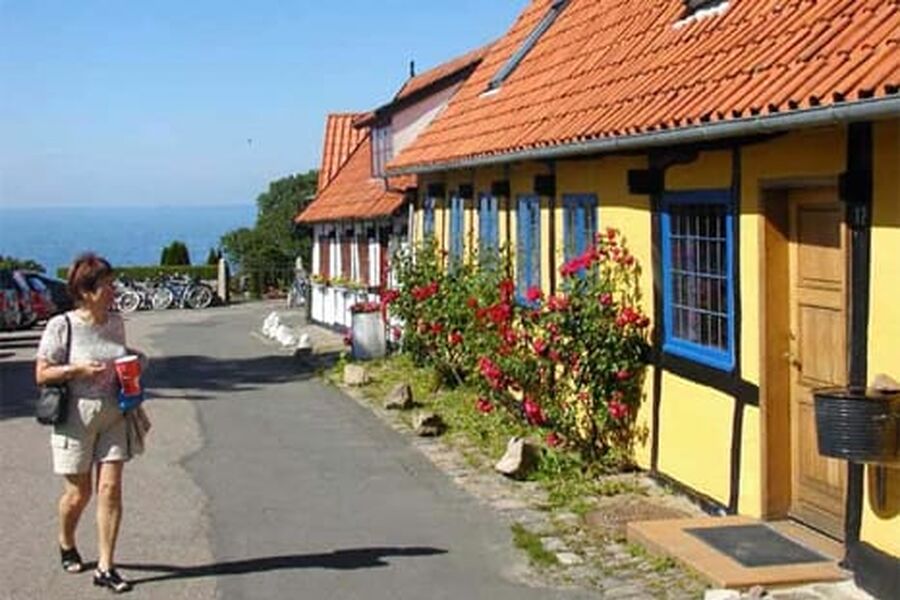Bornholm, kjent og kjært feriemål for mange nordmenn. Tre byer får nå forbud mot elektrisk oppvarming.