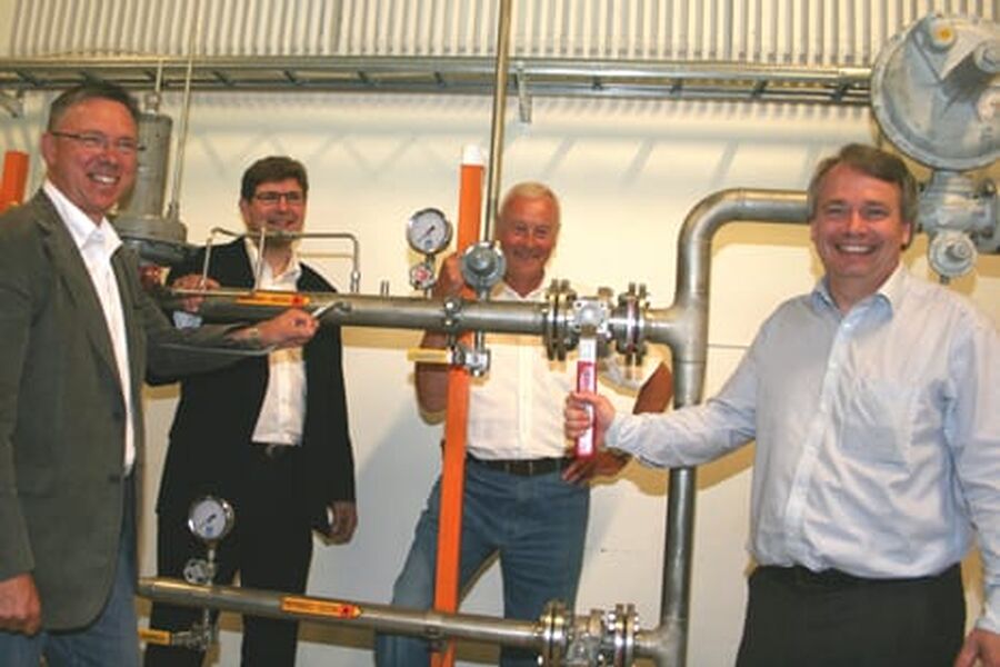 Overtar Norsk Gassenter: Fra høyre Johan Peter Johansen, adm dir i Teknologisk Institutt, , Erik Brinchmann, styreleder i Norsk Gassenter, direktør Eivind Arne Fauskanger i TI Virksomhetsutvikling, og Torleif Østrem-Olsen, daglig leder i Norsk Gassenter.