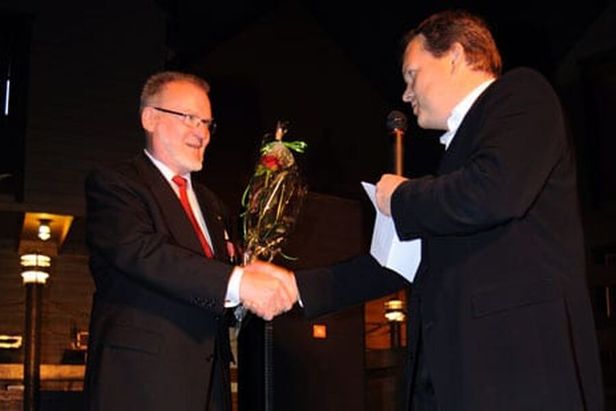 Svein Tveter ble under Generalforsamlingen 4. juni utnevnt til æresmedlem av Norsk VVS Energi- og miljøteknisk Forening.