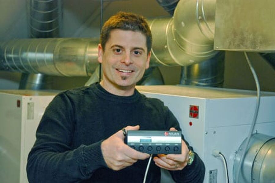 Dag H. Haugaard er i full sving hos KVT. Han trekker frem utfordrende arbeidsoppgaver, samfunnsnyttige produkter og løsninger samt gode kolleger som viktige trivselsfaktorer. (Foto: Jan H. Kalvik)