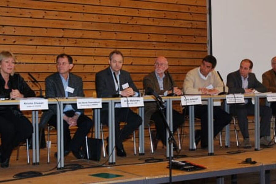 Personene i panelet, fra venstre: Kristin Clemet, leder av Civita, Ole Bernt Thorvaldsen, seniorrådgiver i NOKUT, Arne Malonæs, administrerende direktør i YIT, Lars Julerud, avdelingsdirektør i utdanningsetaten (UDE), Gunnar Gundersen, Kirke-, undervisnings- og forskningskomiteen på Stortinget (H) og Knut Even Lindsjøen, Oslo bystyre (SV).