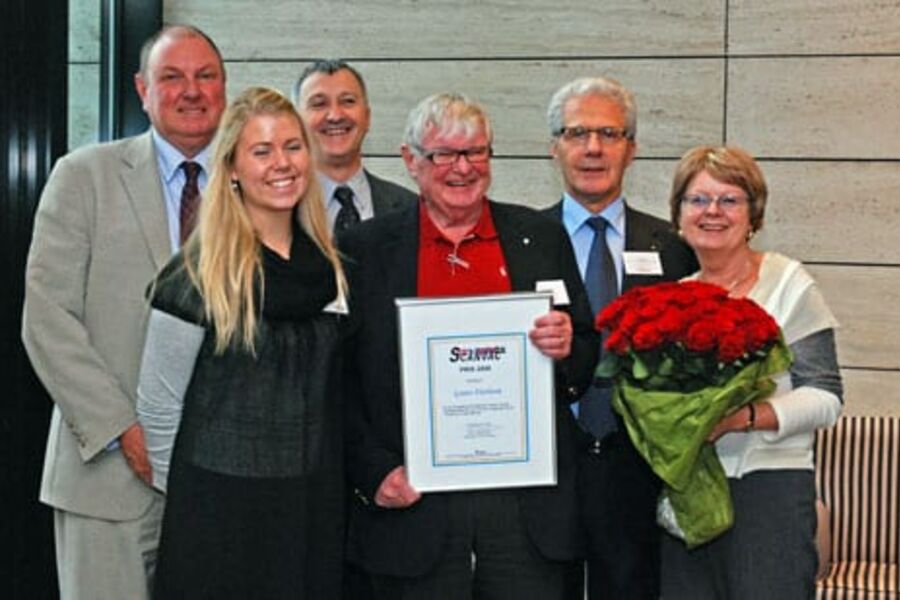 Scanvass president, Per Rasmussen (Danmark), doktorgradsstudent Marta Ros Karlsdottir fra Island, professor Vojislav Novakovic, NTH, prisvinner Gaute Flatheim, Leif Amdahl, avtroppende generalsekretær i Norsk VVS Energi- og Miljøteknisk Forening, og Else Flatheim.