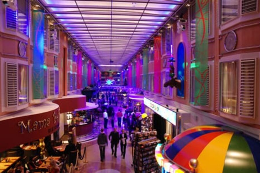 Fra handlegaten på Color Magic.