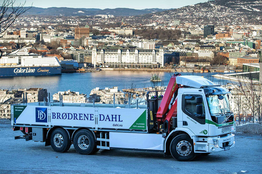 Brødrene Dahl er på veien til utslippsfri transportvirksomhet innen 2030 med sin første, hel-elektriske kranbil.