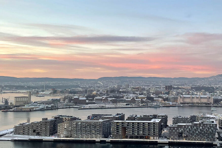 Regjeringen er opptatt av hvordan økte strømpriser særlig rammer husstander med lave inntekter, og har valgt ut kommunale boliger som mål for ny støtteordning. Foto: NOVAP