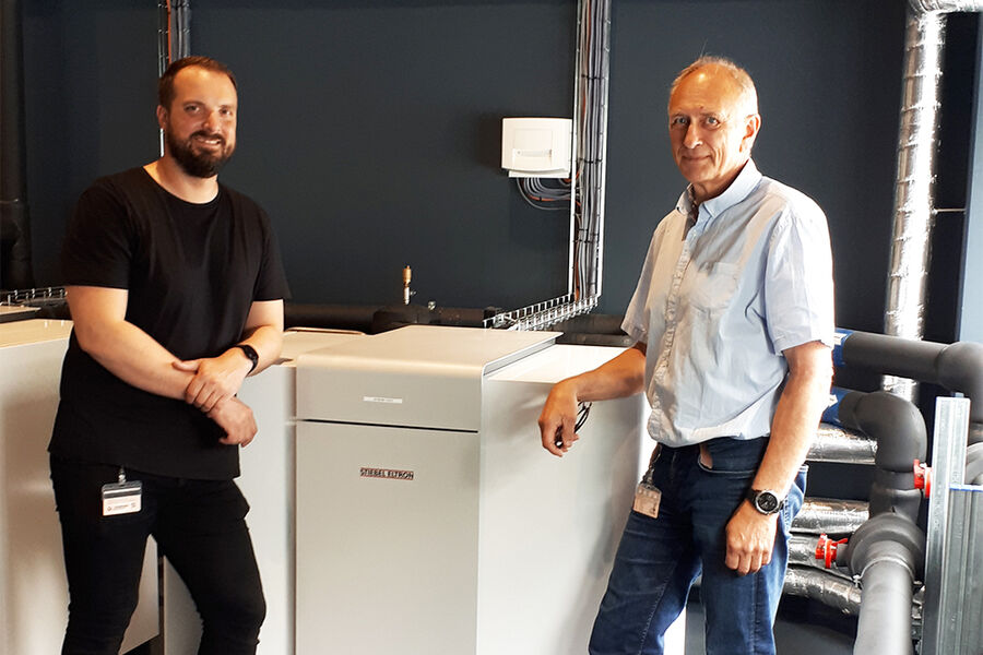 På bildet ser vi fra venstre: Fred Ove Wiik i Anders o. Grevstad og Geirmunn Barsnes i Tevas AS