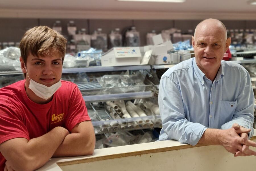 Daglig leder Petter Davidsen i Olaf B. Terjesen, her sammen med lærling Håkon Gjelsås Johansen. Foto: Rørentreprenørene