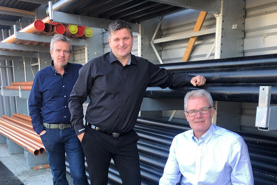 Heidenreich kan vise til solid vekst i 2021, og har startet 2022 enda bedre enn fjoråret. Her ser vi en svært fornøyd ledertrio, i fra venstre VA-direktør Morten Lerengen, salgsdirektør VVS, Ole Petter Klavestad, og adm.direktør Bjørn Moen. 