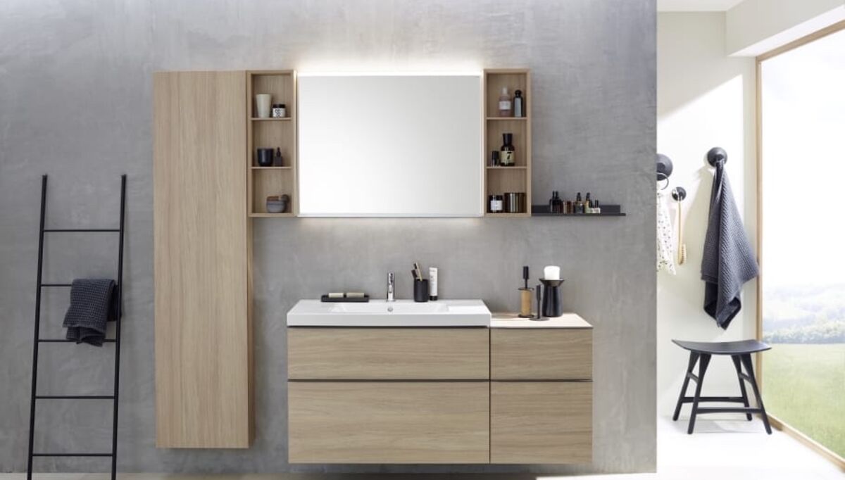 Baderomsserien iCon kommer i minimalistisk design. Eik skaper en hjemmekoselig atmosfære for alle baderomsmøblene i samtlige rom. Photo: Geberit