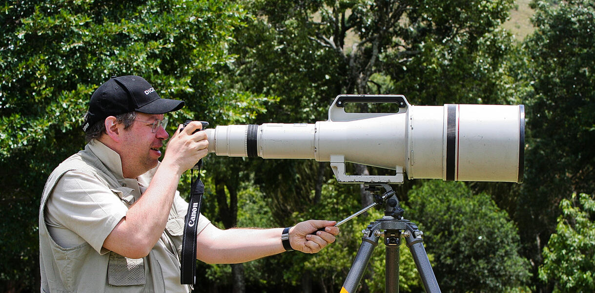 Canons gamle supertele EF 1200mm f/5.6L USM fotografert i Kenya mars 2005.