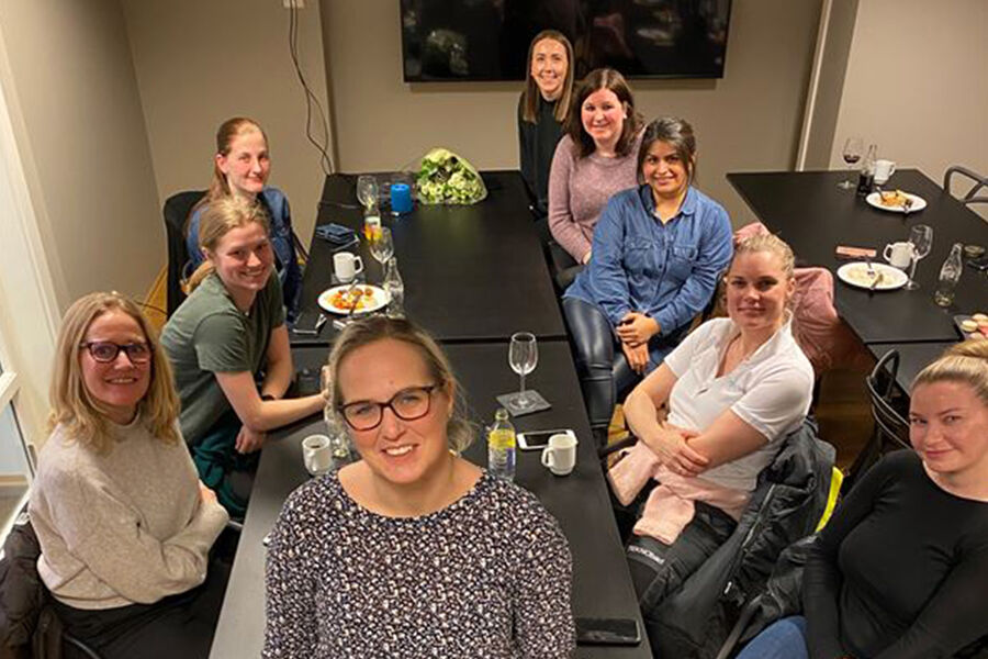 I front ser vi Marit Eklund, avdelingssjef i Bravida Norges røravdeling i Kristiansand, her sammen med et knippe kollegaer, leder Ingeborg-nettverket i Agder.