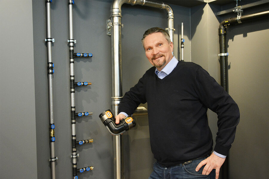 Geberit FlowFit lanseres for det norske markedet 1. april, og produktsjef Odd Skriden er trygg på at det vil få en svært god mottakelse. - Selskapet har investert 500 millioner kroner i å utvikle dette rørkonseptet som vil gi tryggere installasjoner, store tidsbesparelser og mindre verktøybehov for rørleggerne, sier Skriden.