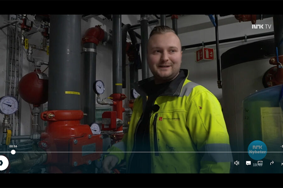 - Hvis de hadde rett kompetanse og kunne kommunisere med meg, hadde det vært spennende, men vi måtte nok ha tilrettelagt for dem, sier Andreas Husnes i Sig. Halvorsen på NRKs spørsmål om hvordan det ville vært å ansette ukrainske flyktninger i bedriften. Skjermdump: NRK