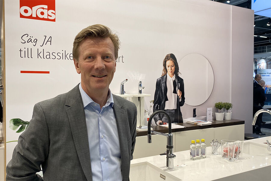 SATSER: CMO i Oras, Thomas Hanche-Olsen, har nok å gjøre: I slutten av året starter produksjonen av nye dusj-satsinger på selskapets tre fabrikker i tre ulike land. Oras satser stort på dusj-segmentet. Foto: Rune Midtskogen