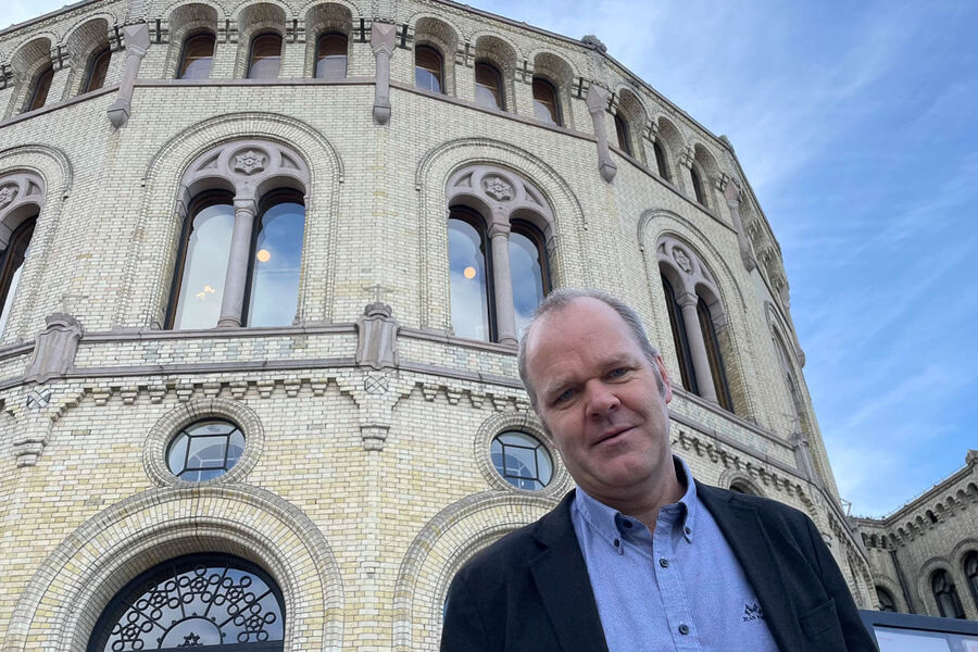 Bård Baardsen før høring i Energi- og miljøkomiteen 3. mai.