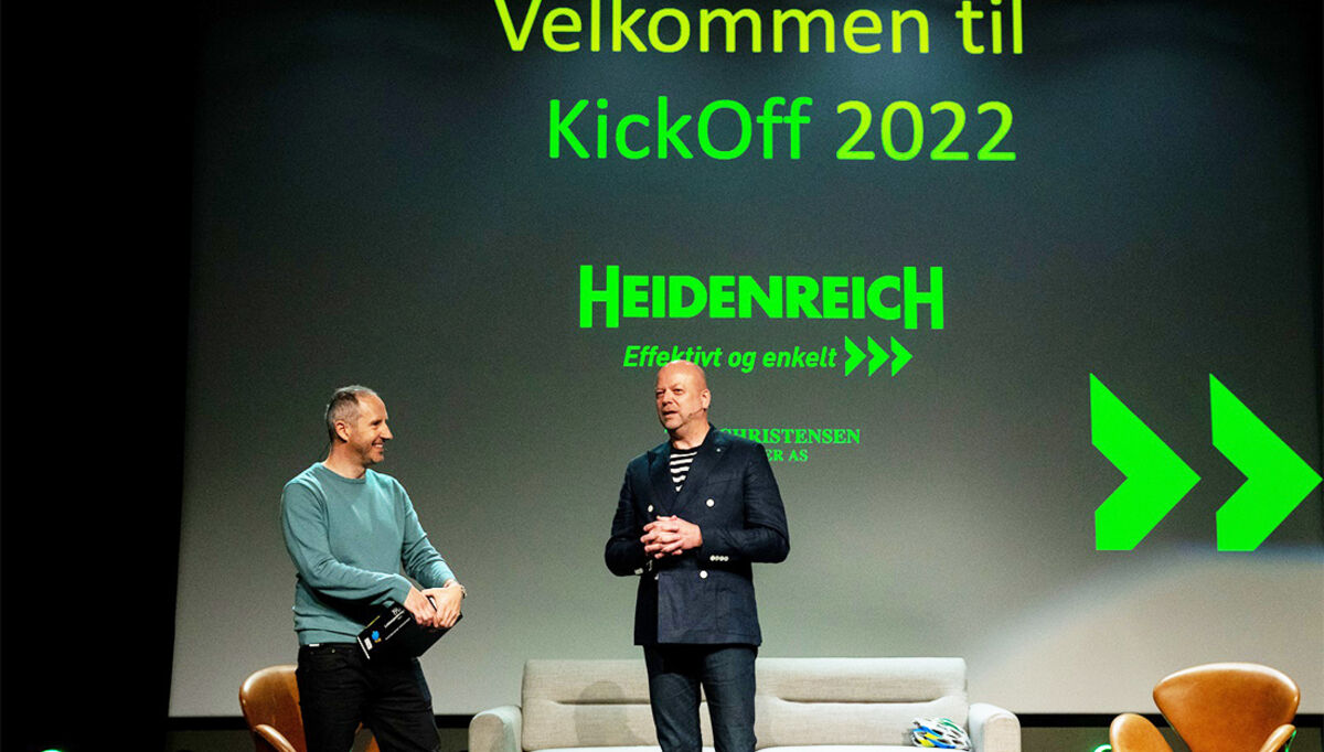 Konferansier Harald Rønneberg og markeds- og bærekraftsdirektør Kjetil Grønbakken i Heidenreich AS i samtale på scenen om hvordan Heidenreichs  jobber med bærekraft i hverdagen.