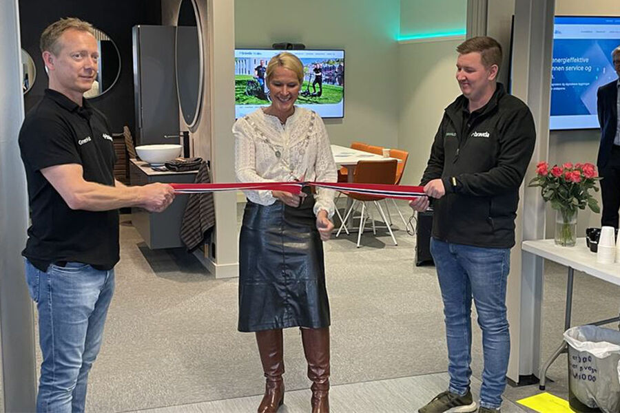 Fra åpningen av det nye GreenHub-kontoret til Bravida i Skien. Fra venstre ser vi, Preben Hegland, Hedda Foss Five og Sondre Østli.