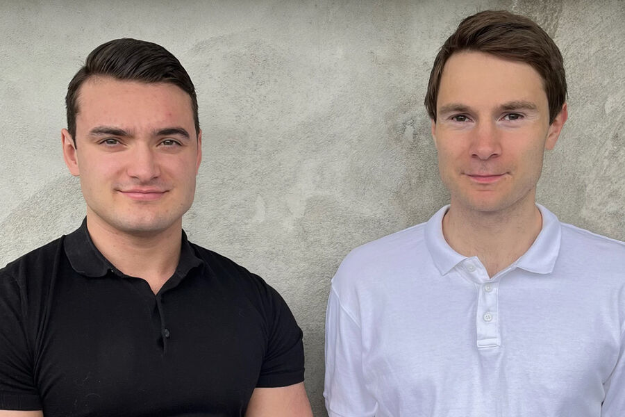 Robin Solem (til venstre) og På Bergsvik er nylig ferdig utdannet fagskoleingeniører, og leverte nylig en 70 sider rapport om innvendige spillvannsledninger. Foto: Privat