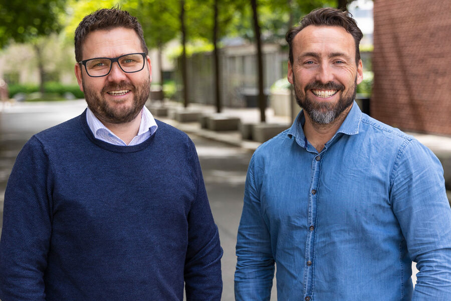 Bilde: Jon Vidar Kleppe - key account manager for ECOproduct og kommersiell direktør Morten Stensrud i Byggtjeneste.