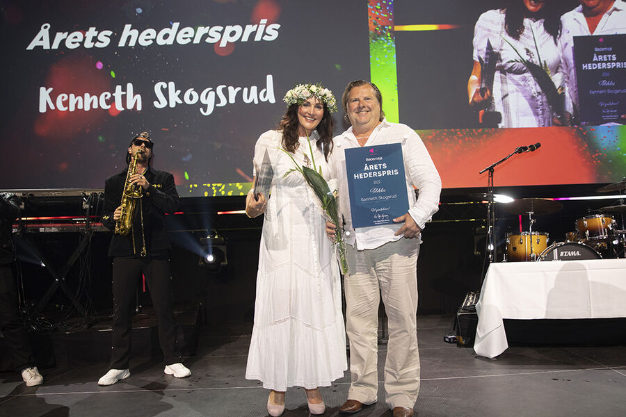 Kenneth Skogsrud, som er tredjegenerasjons rørlegger i familiebedriften Ringside Rørleggerbedrift fikk i regi av Bademiljø hederspris for sitt store engasjement og iver for kjeden.