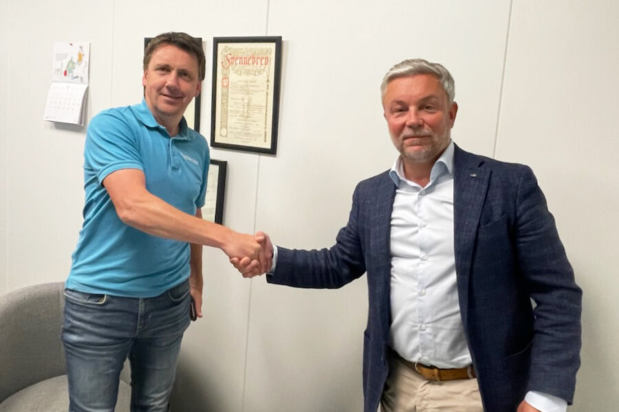 Daglig leder Svein Erik Aamodt i Rør i Sør, og leder for salg og markedsføring i VB, Børge Aanestad, bekrefter avtalen om at Rørleggerbedriften Røri Sør blir en del av VB. Overgangen skjer fra 1.januar 2023.