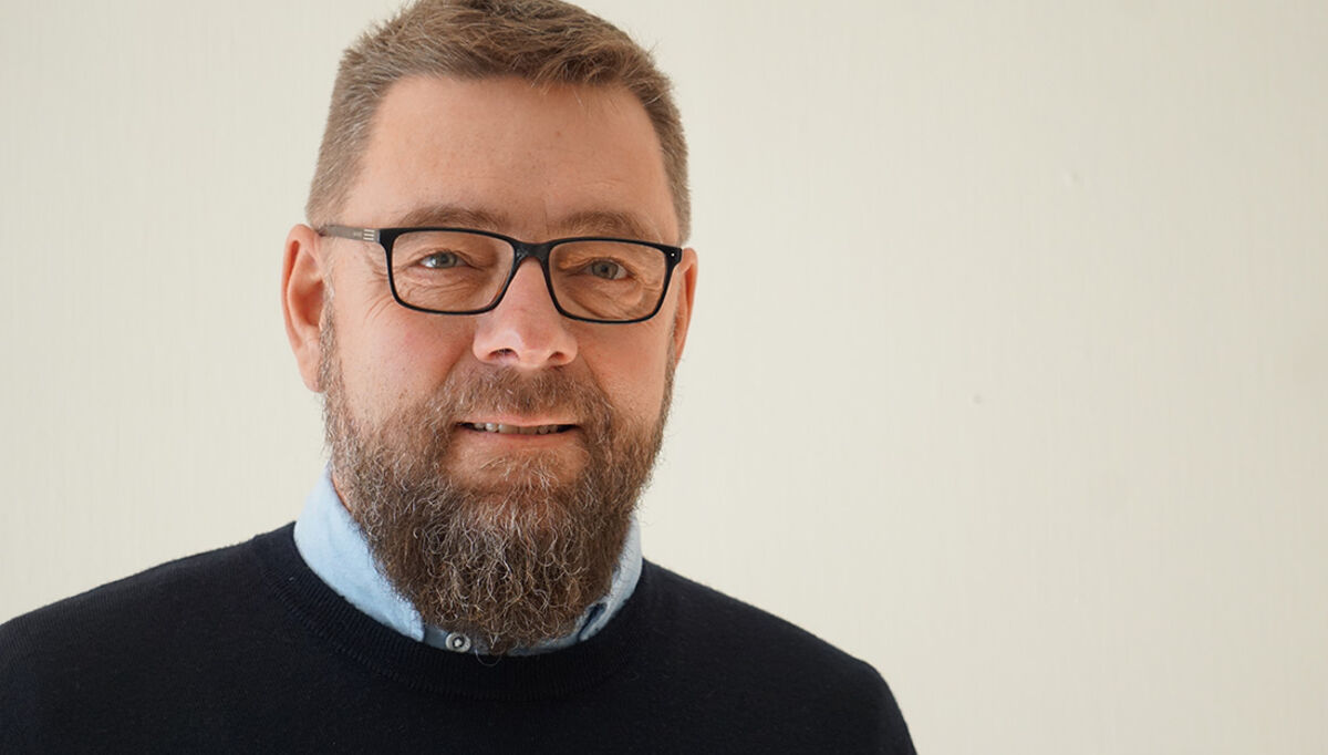 Fagrådet for våtroms nye daglig leder, Vidar Hellstrand, har vært seks måneder i sjefsstolen. Og stortrives. Foto: FFV