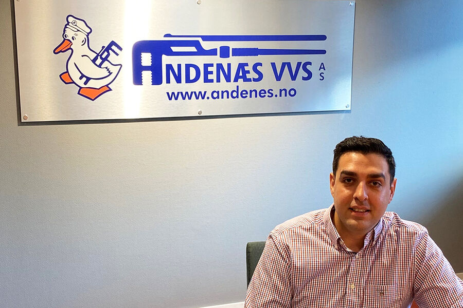 Senad Eganovic, prosjektleder i Andenæs VVS, sier at mange ikke er klar over at ulike entreprisformer gir ulikt ansvar for lekkasjesikkerheten. I stedet peker «alle» på rørleggeren. 